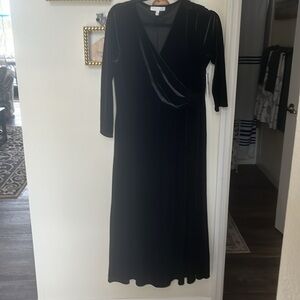 Chaus Black Velvet Long Sleeve Dress